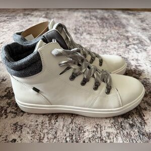 Dr. Scholl's White and Gray Bootie